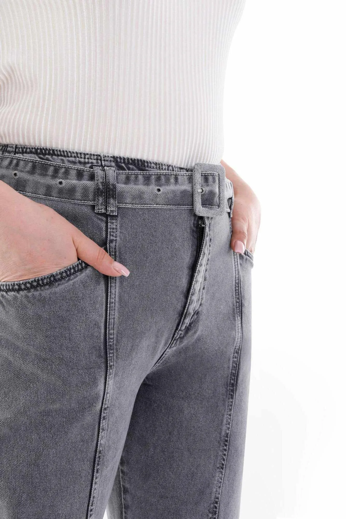 Tapered Jeans Carrot Jeans with Jean Belt