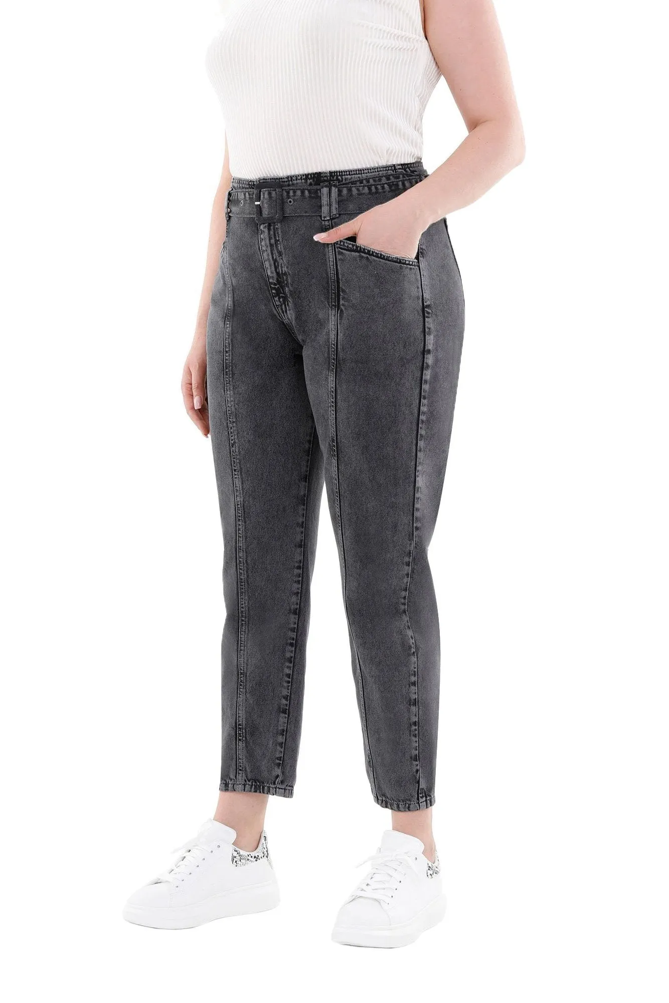 Tapered Jeans Carrot Jeans with Jean Belt